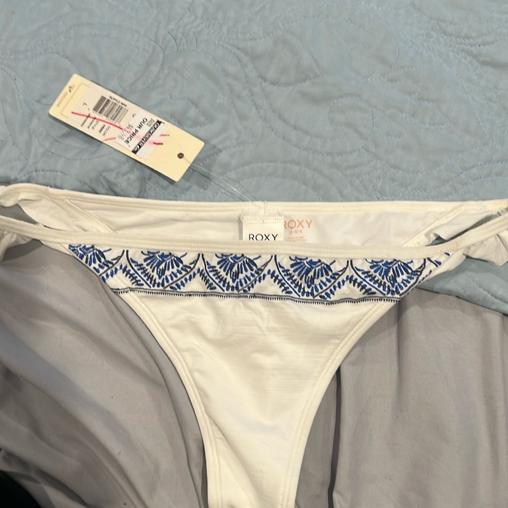 Thong bikini bottom